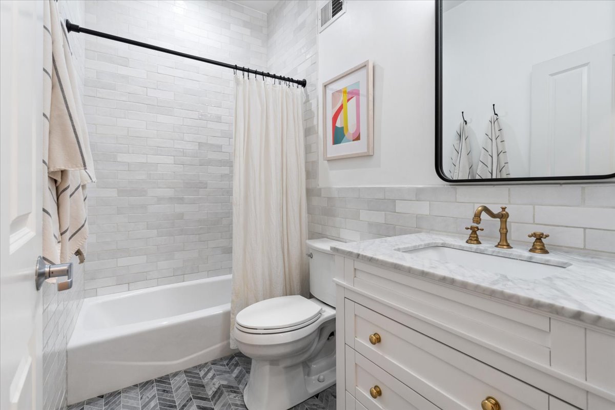 1355 W Washington Boulevard Unit: 2D