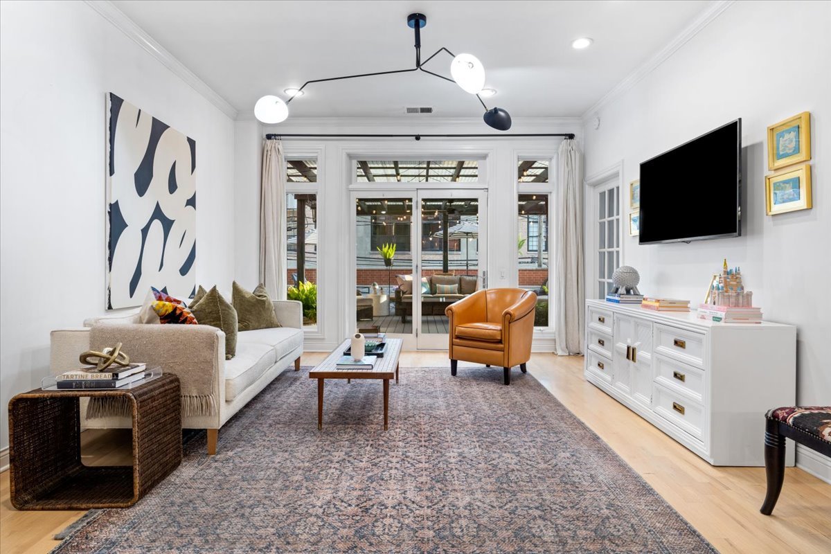 1355 W Washington Boulevard Unit: 2D