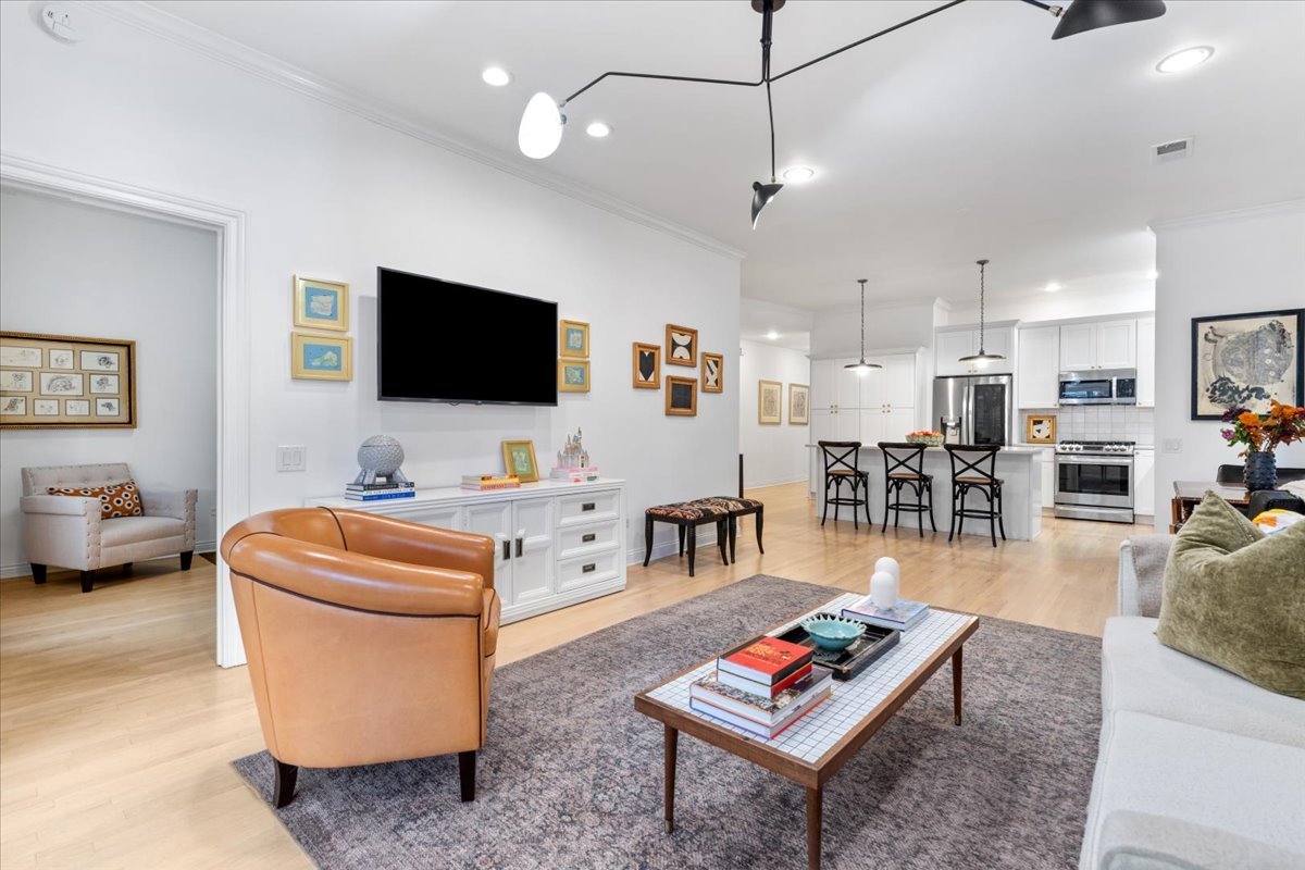 1355 W Washington Boulevard Unit: 2D