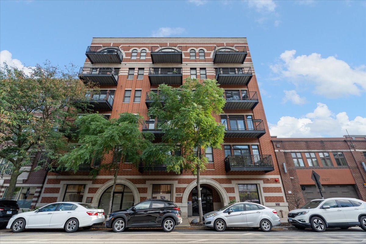 1355 W Washington Boulevard Unit: 2D
