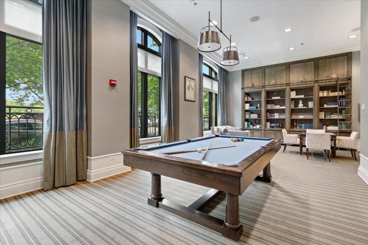 2550 N Lakeview Avenue Unit: N1801