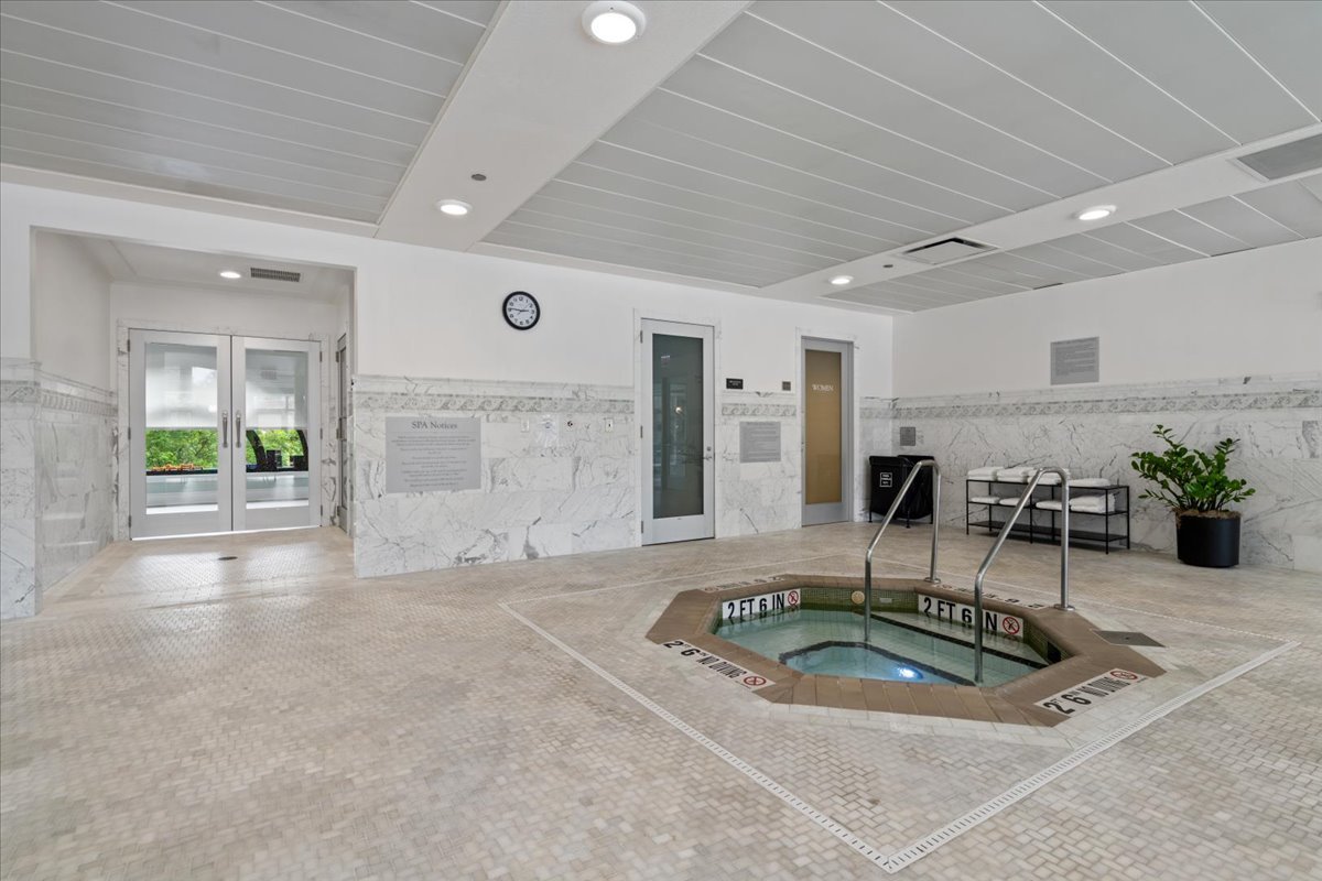 2550 N Lakeview Avenue Unit: N1801