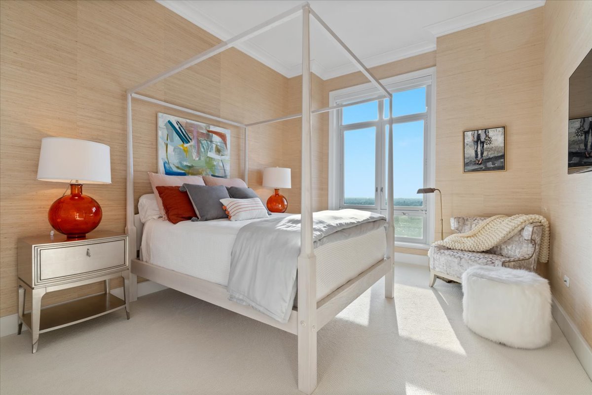 2550 N Lakeview Avenue Unit: N1801