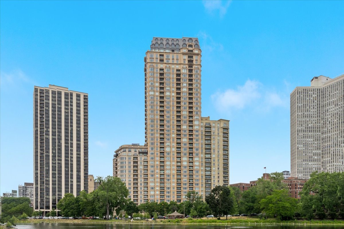 2550 N Lakeview Avenue Unit: N1801