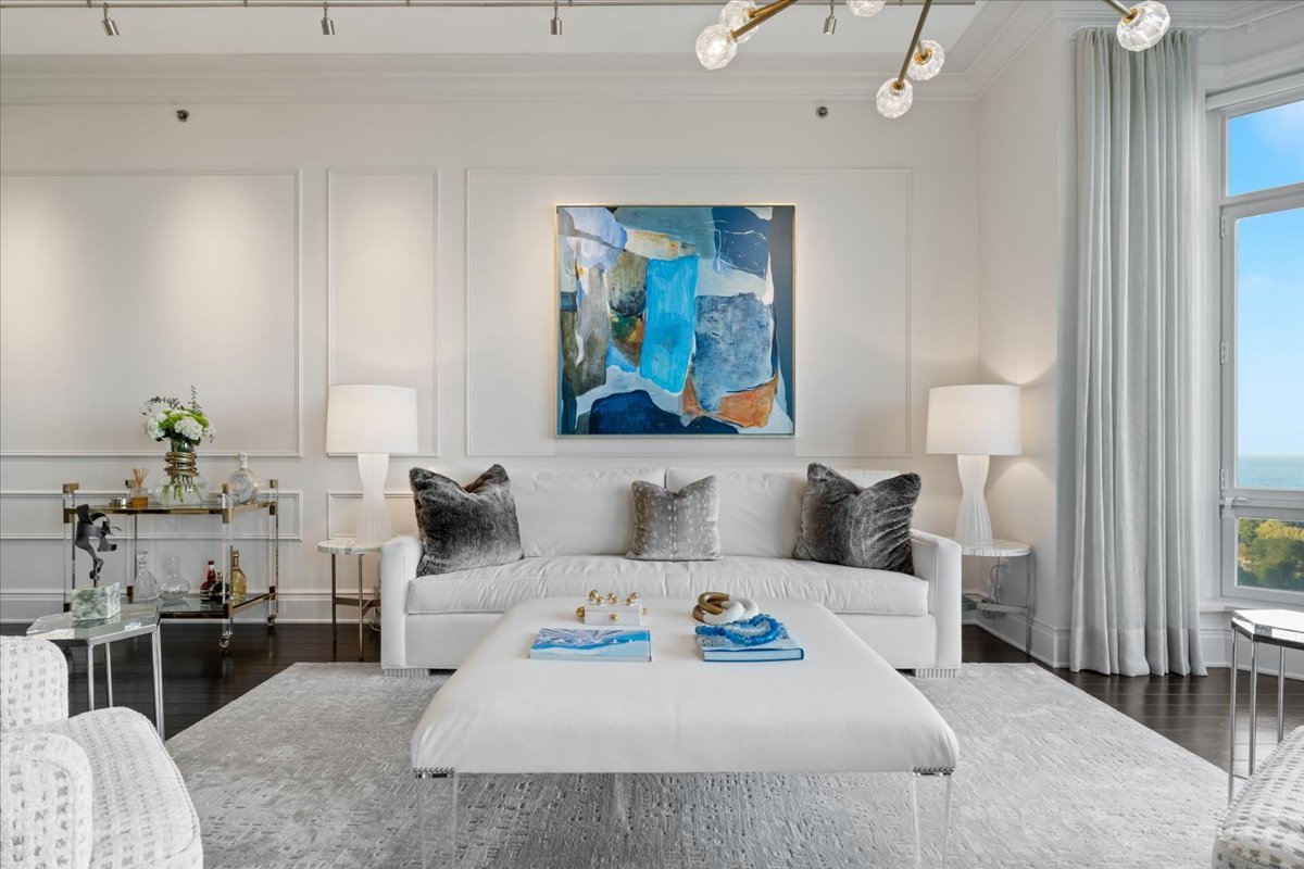 2550 N Lakeview Avenue Unit: N1801