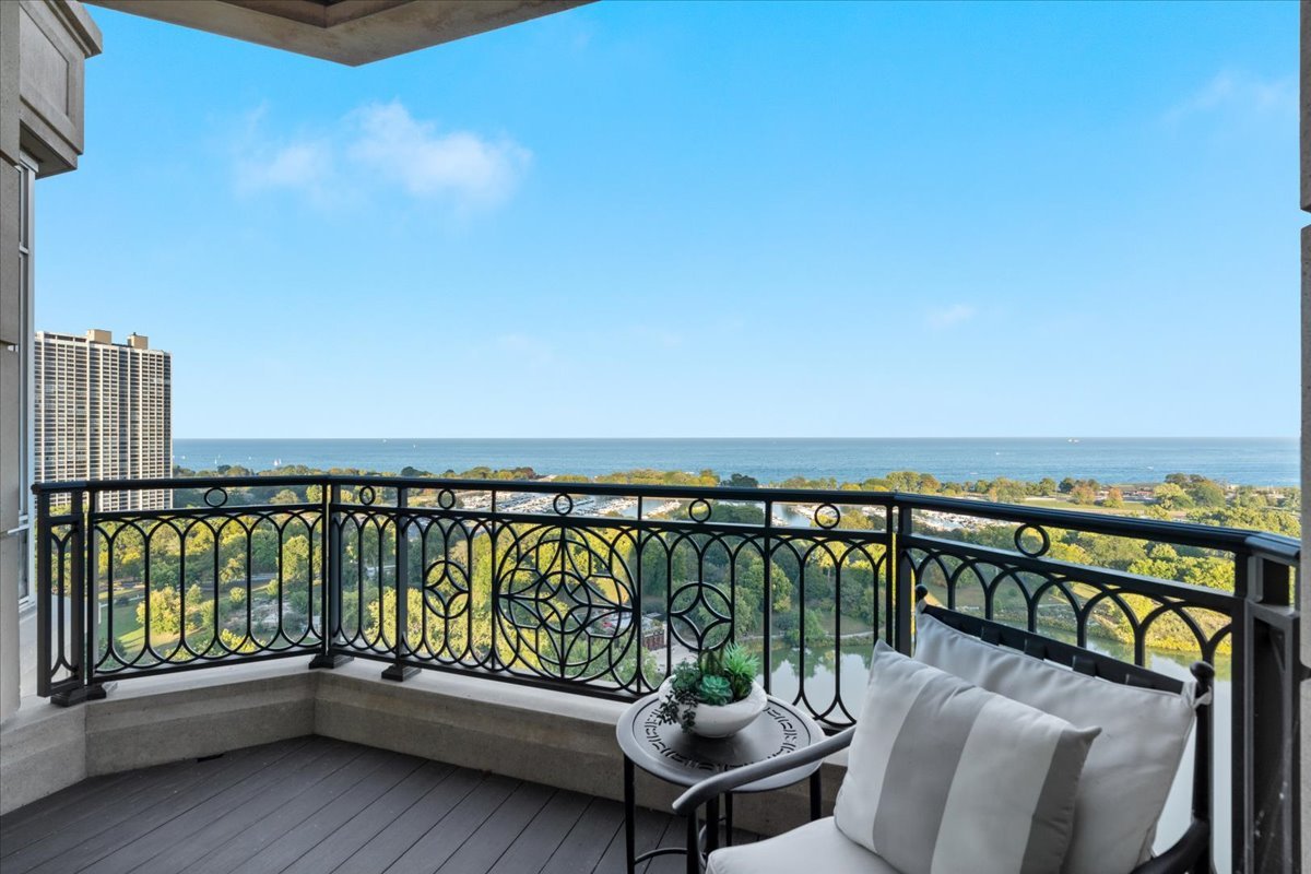 2550 N Lakeview Avenue Unit: N1801