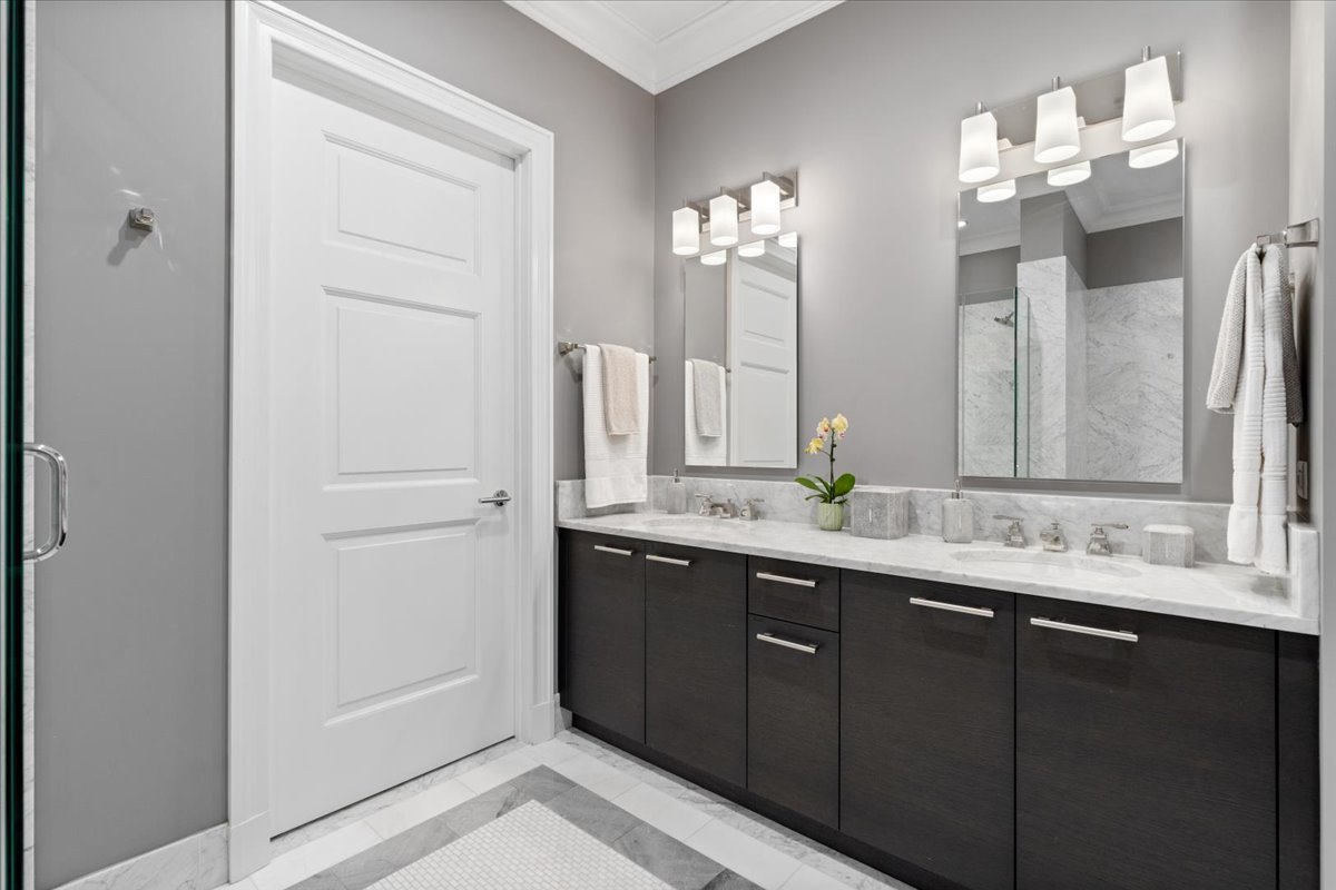 2550 N Lakeview Avenue Unit: N1801