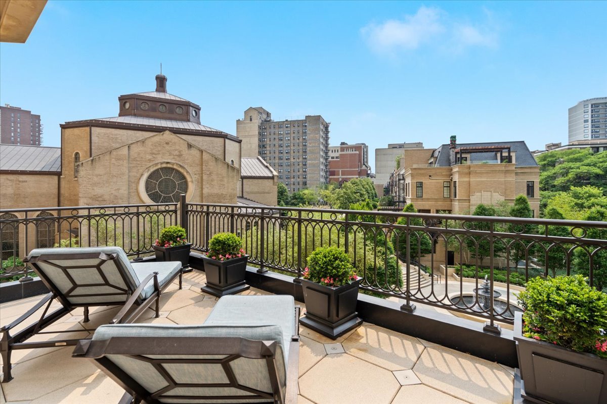 2550 N Lakeview Avenue Unit: N1801