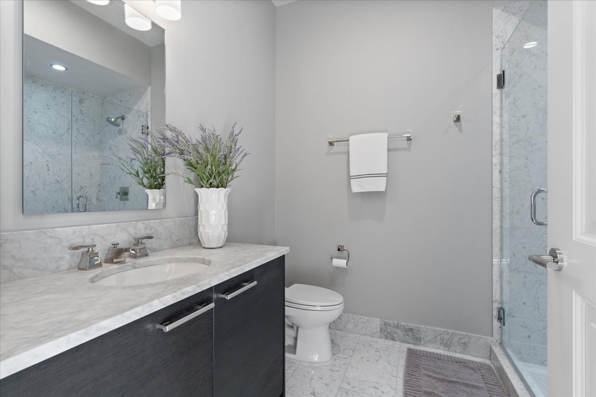 2550 N Lakeview Avenue Unit: N1801