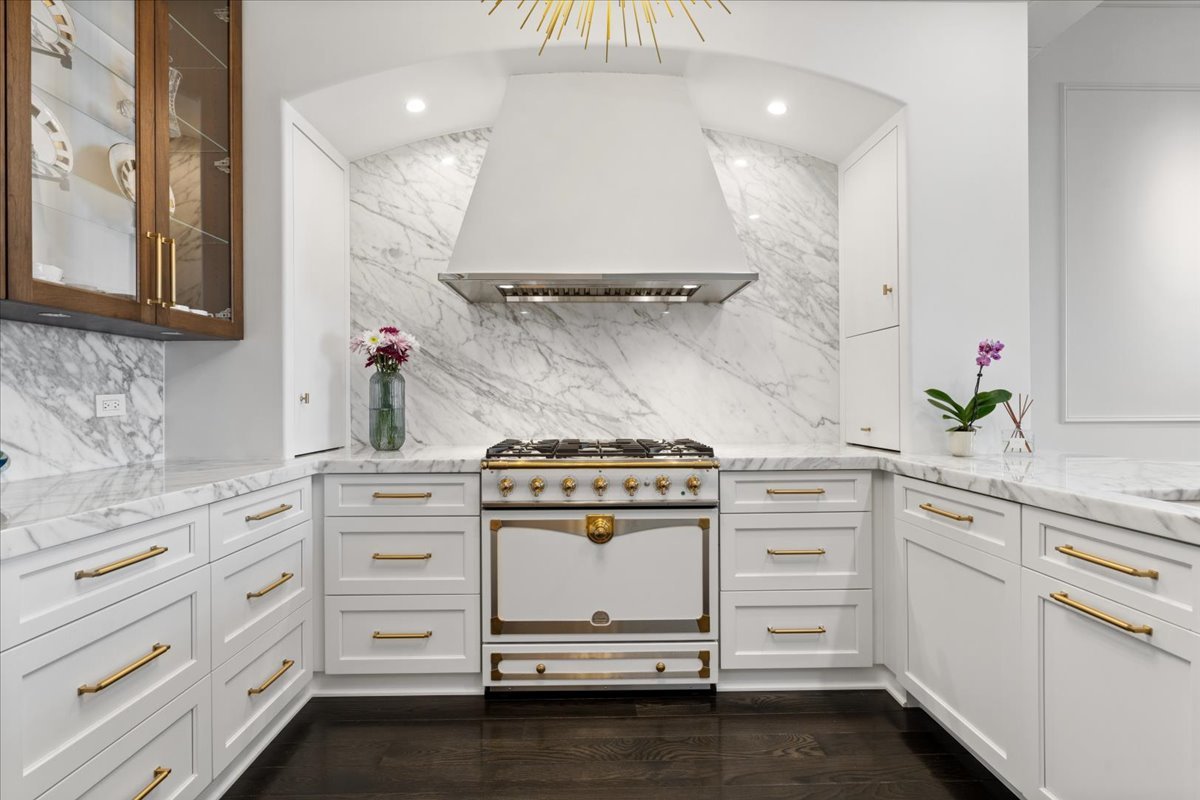 2550 N Lakeview Avenue Unit: N1801