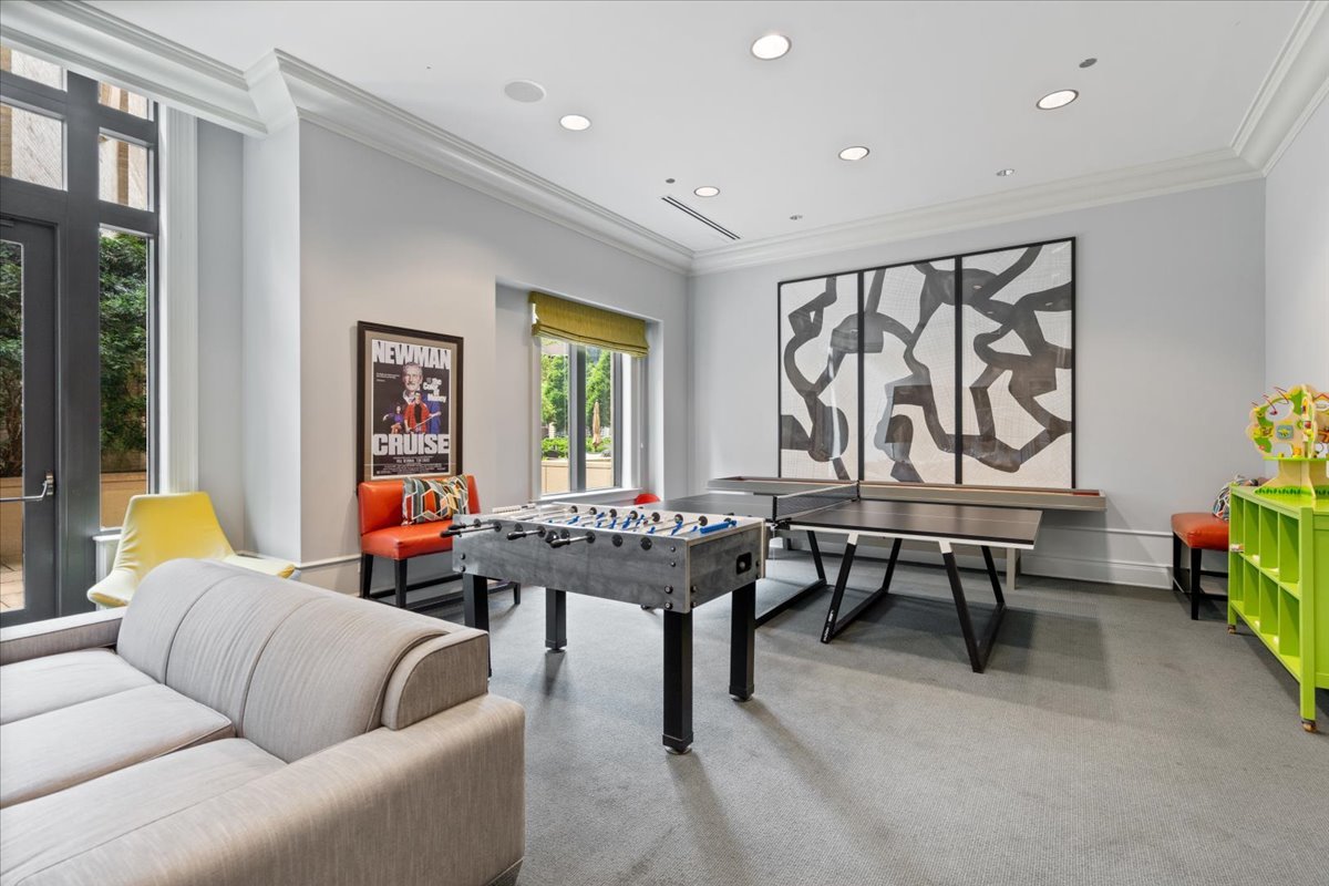 2550 N Lakeview Avenue Unit: N1801