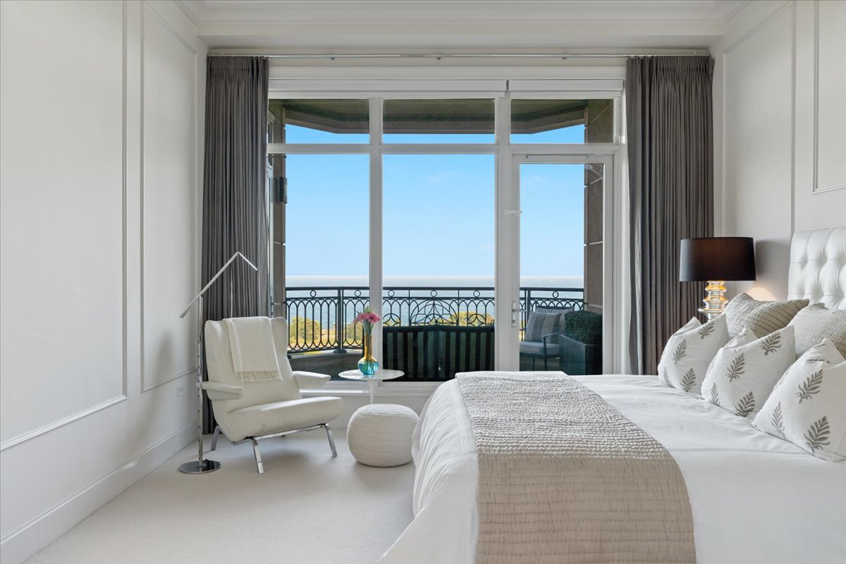 2550 N Lakeview Avenue Unit: N1801