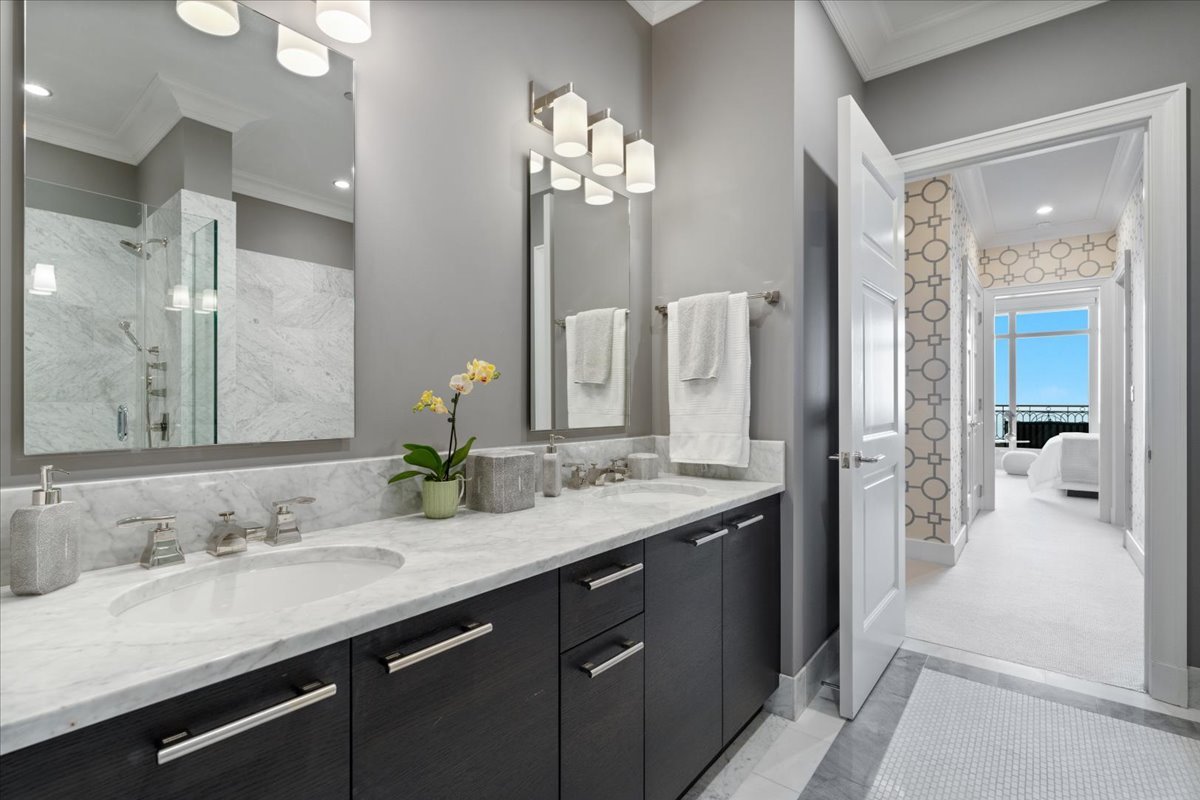 2550 N Lakeview Avenue Unit: N1801