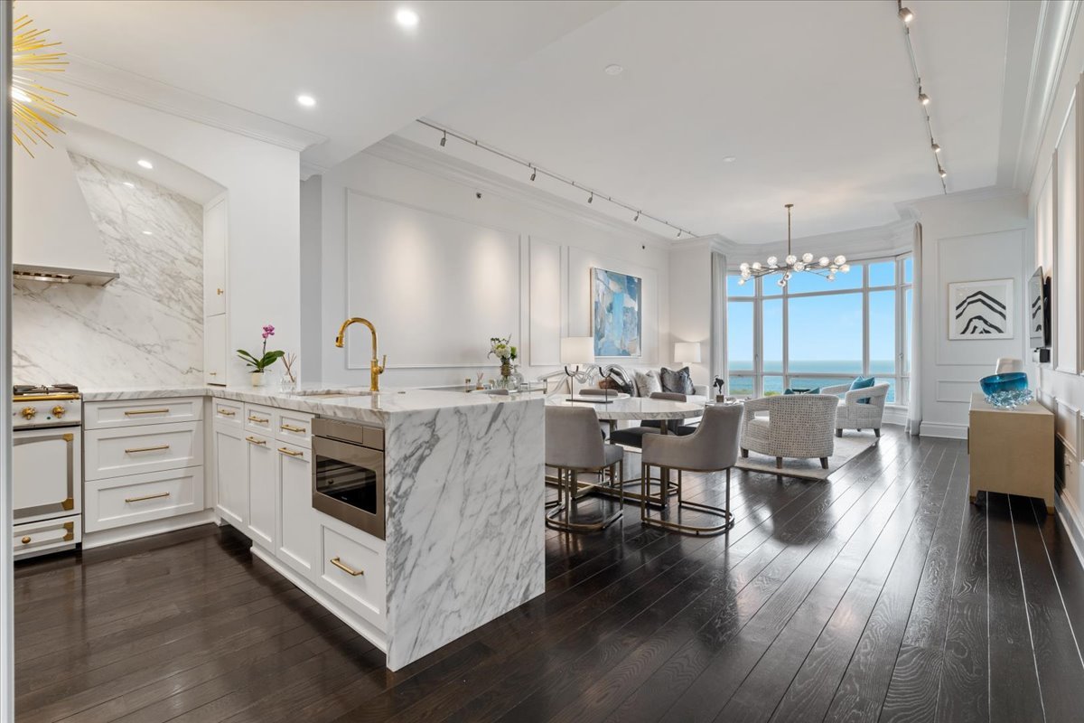 2550 N Lakeview Avenue Unit: N1801