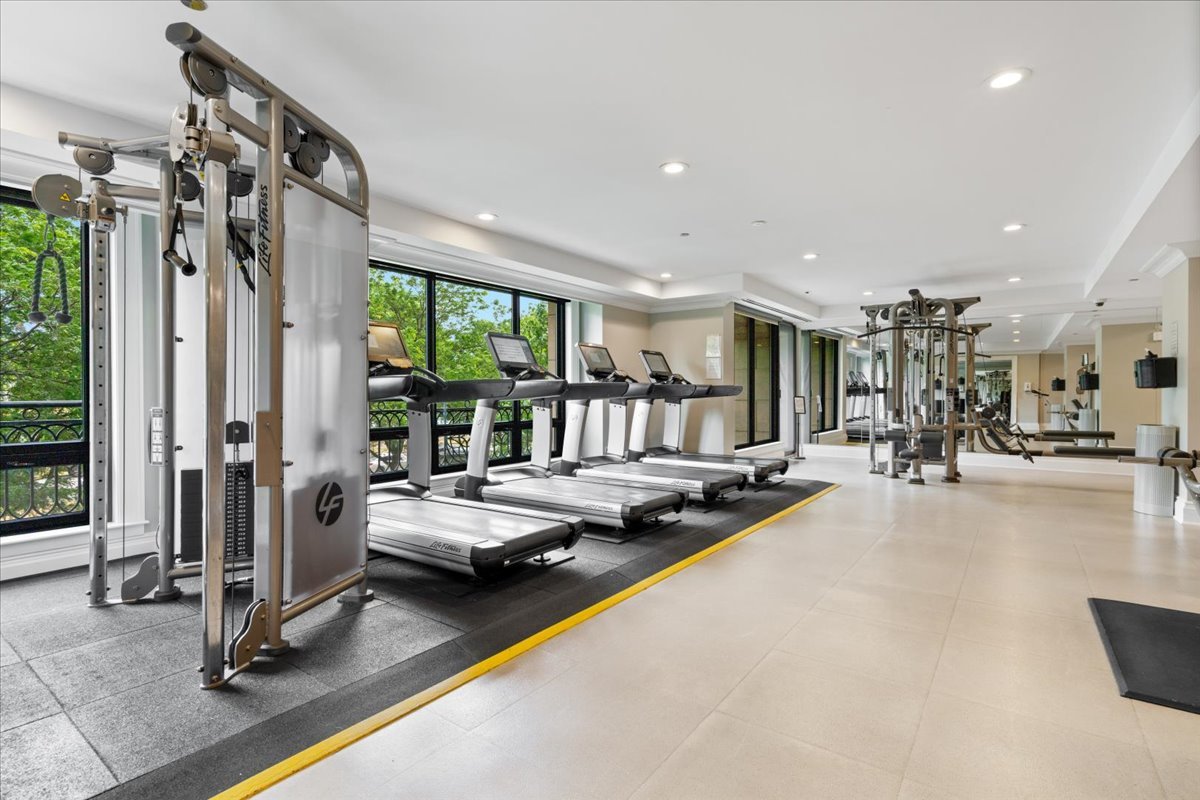 2550 N Lakeview Avenue Unit: N1801