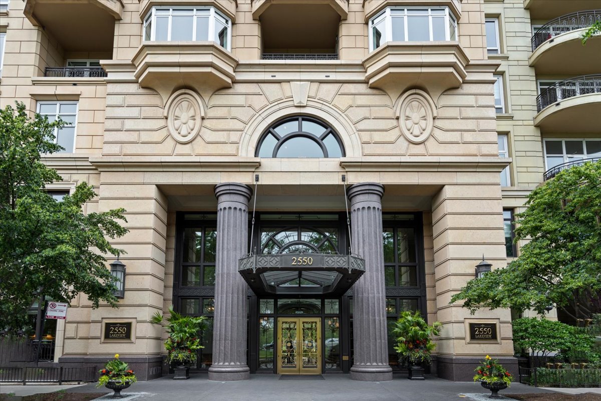 2550 N Lakeview Avenue Unit: N1801