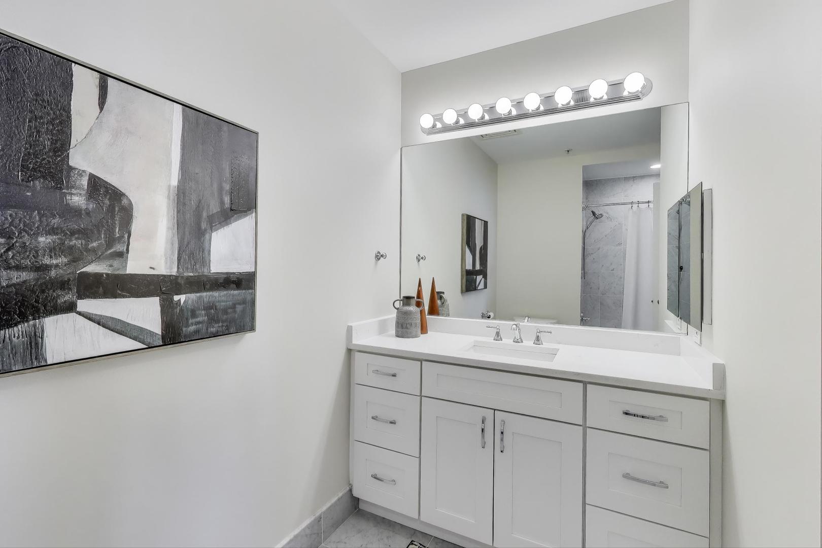 330 S Michigan Avenue Unit: 2006