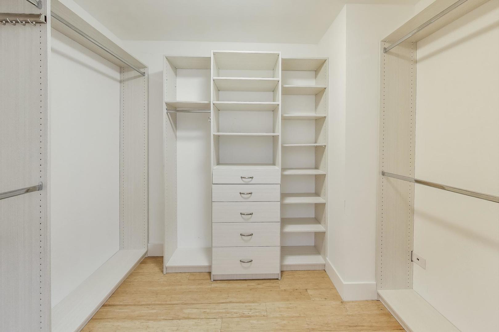 330 S Michigan Avenue Unit: 2006