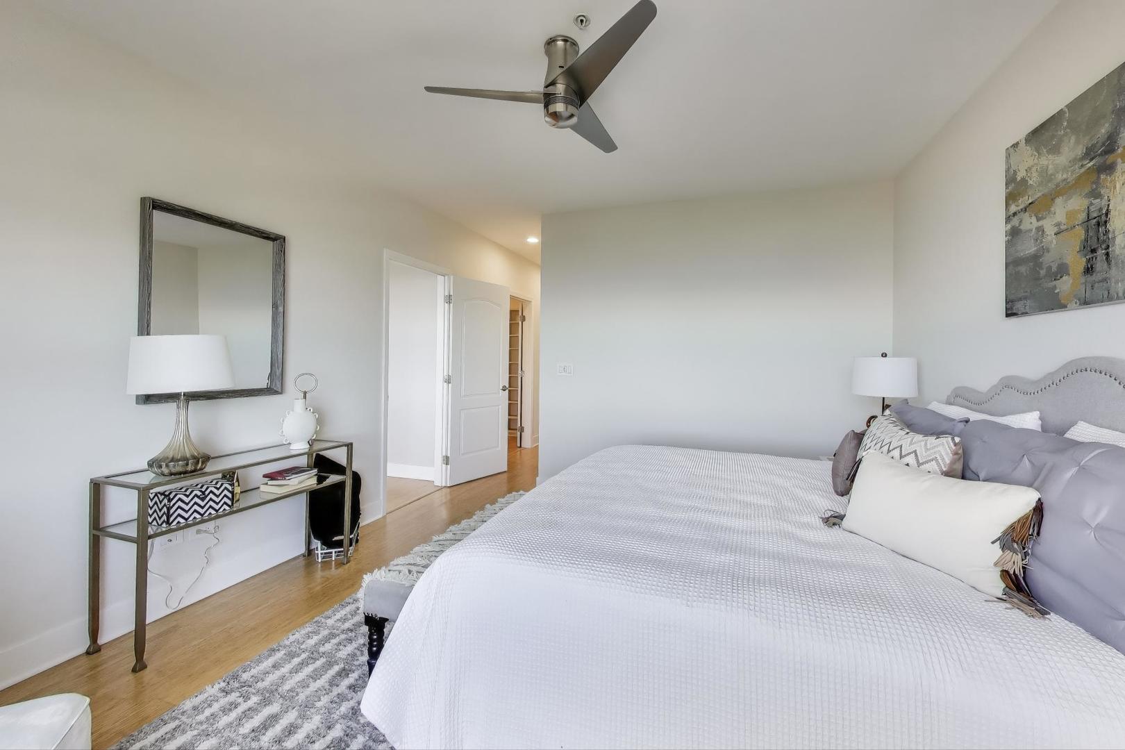 330 S Michigan Avenue Unit: 2006