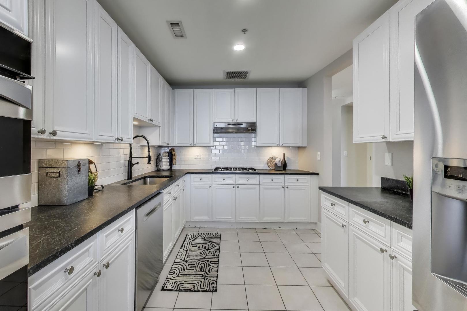 330 S Michigan Avenue Unit: 2006