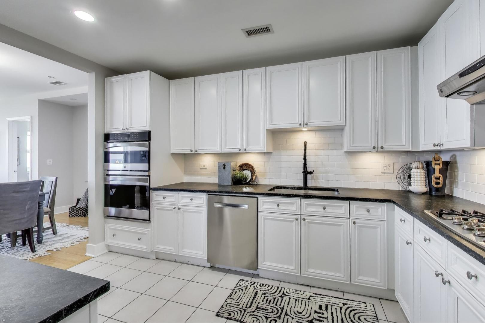 330 S Michigan Avenue Unit: 2006