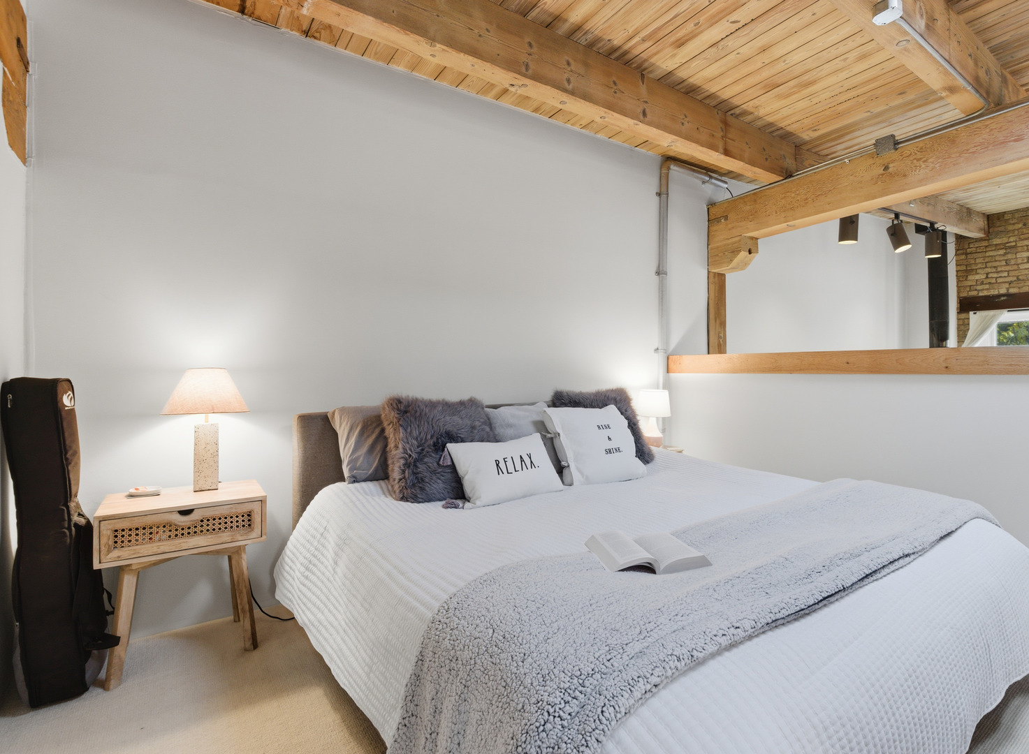 2435 N SHEFFIELD Avenue Unit: 11