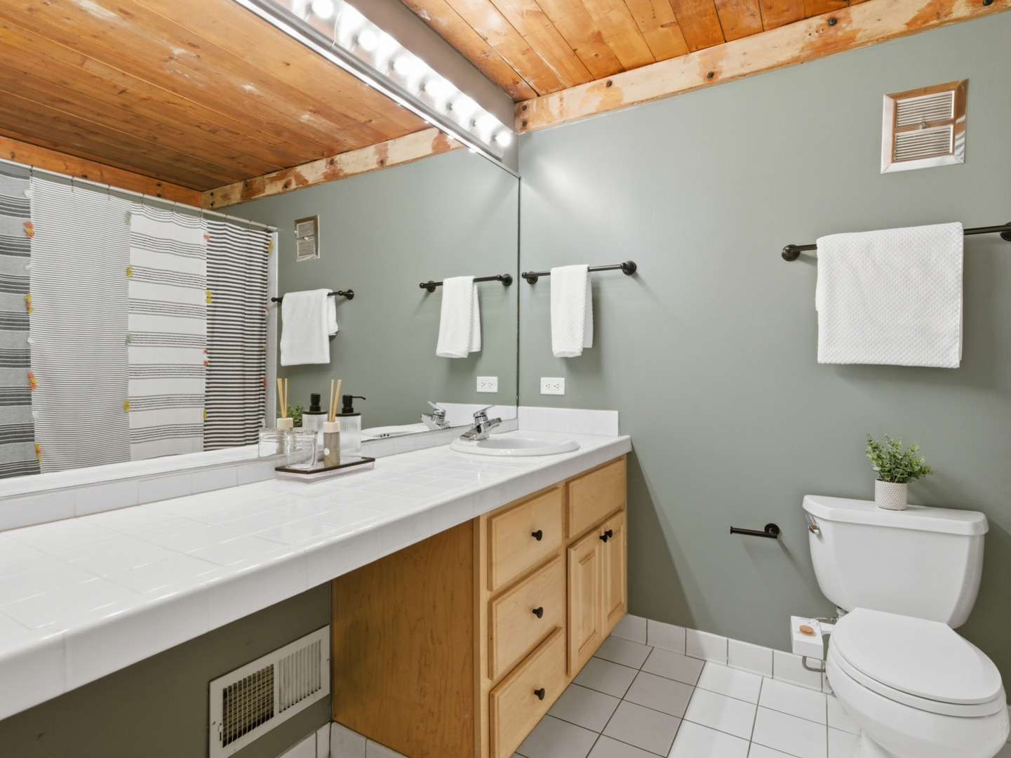 2435 N SHEFFIELD Avenue Unit: 11