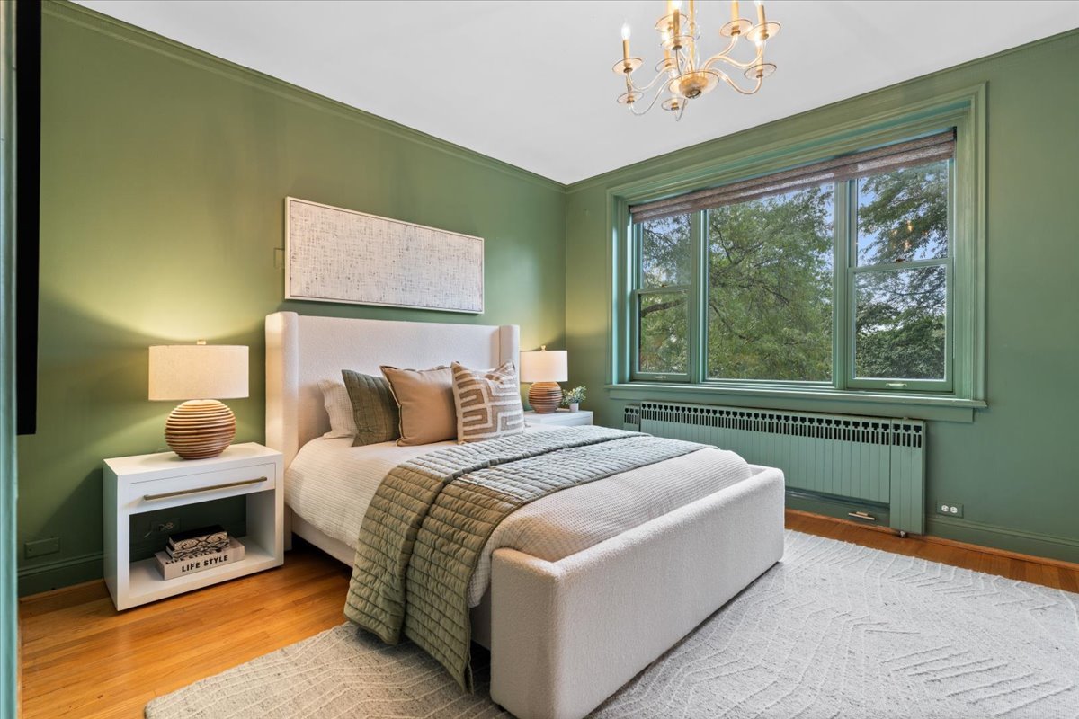 179 E LAKE SHORE Drive Unit: 202