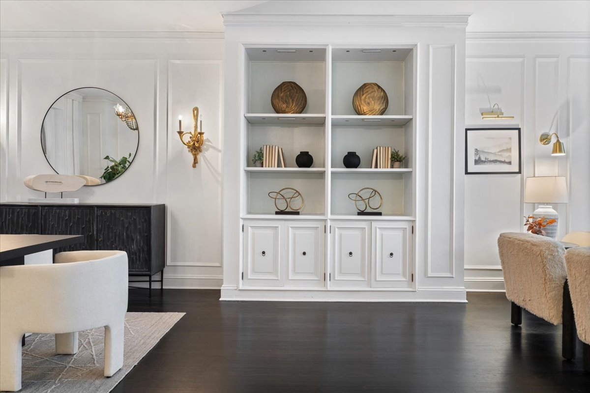 179 E LAKE SHORE Drive Unit: 202