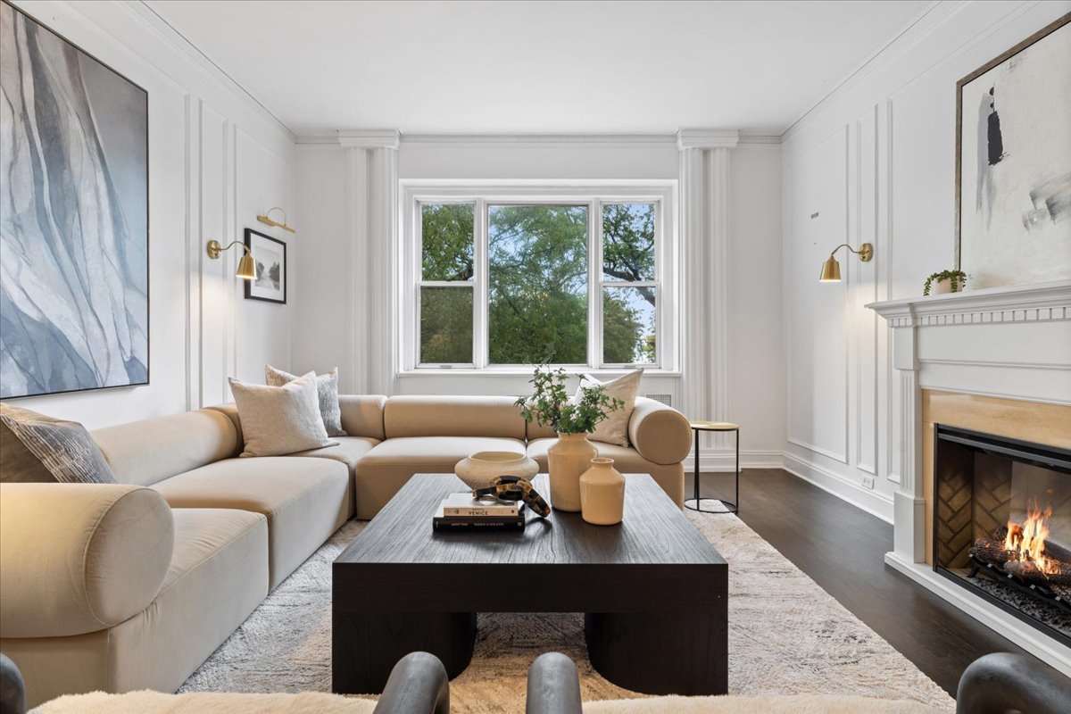 179 E LAKE SHORE Drive Unit: 202