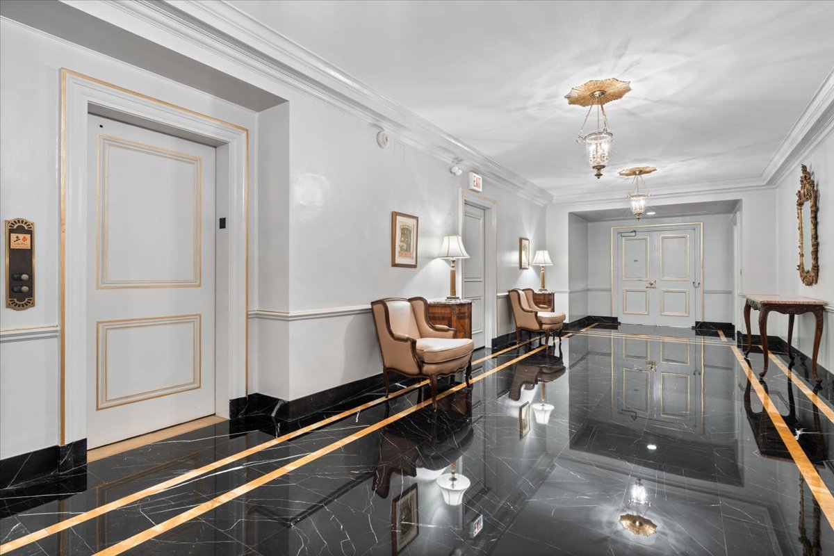 179 E LAKE SHORE Drive Unit: 202