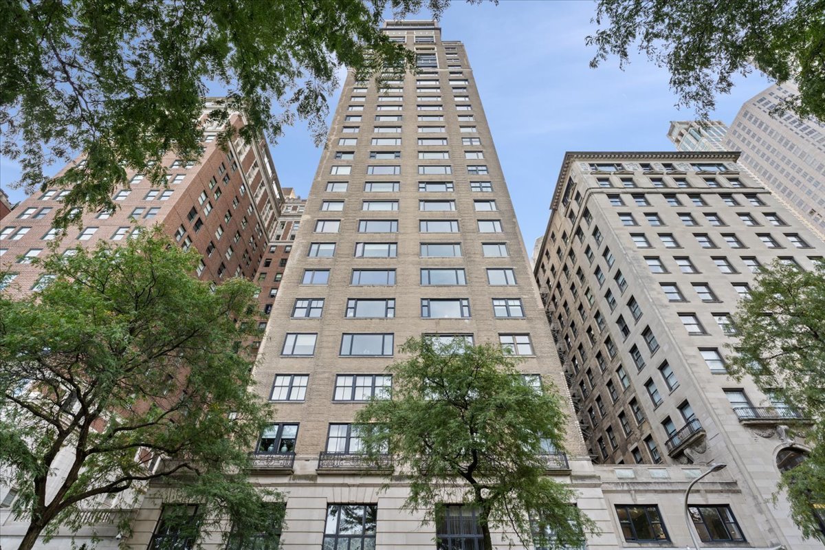 179 E LAKE SHORE Drive Unit: 202