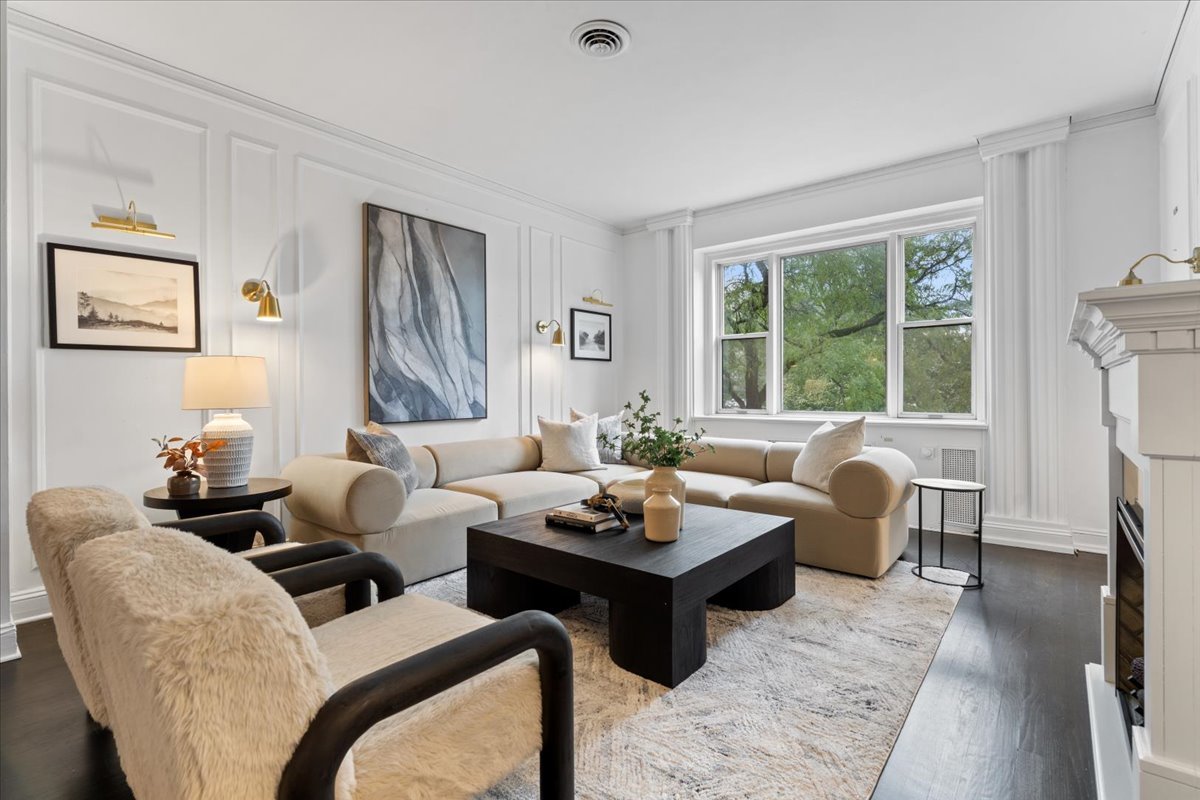 179 E LAKE SHORE Drive Unit: 202