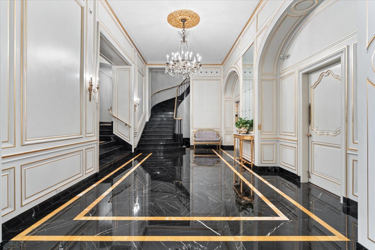 179 E LAKE SHORE Drive Unit: 202