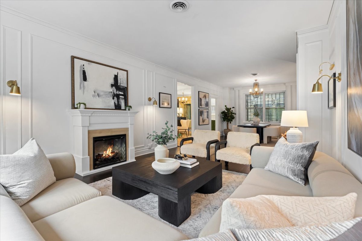 179 E LAKE SHORE Drive Unit: 202