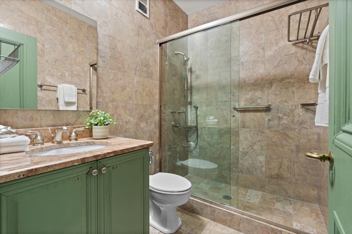 179 E LAKE SHORE Drive Unit: 202