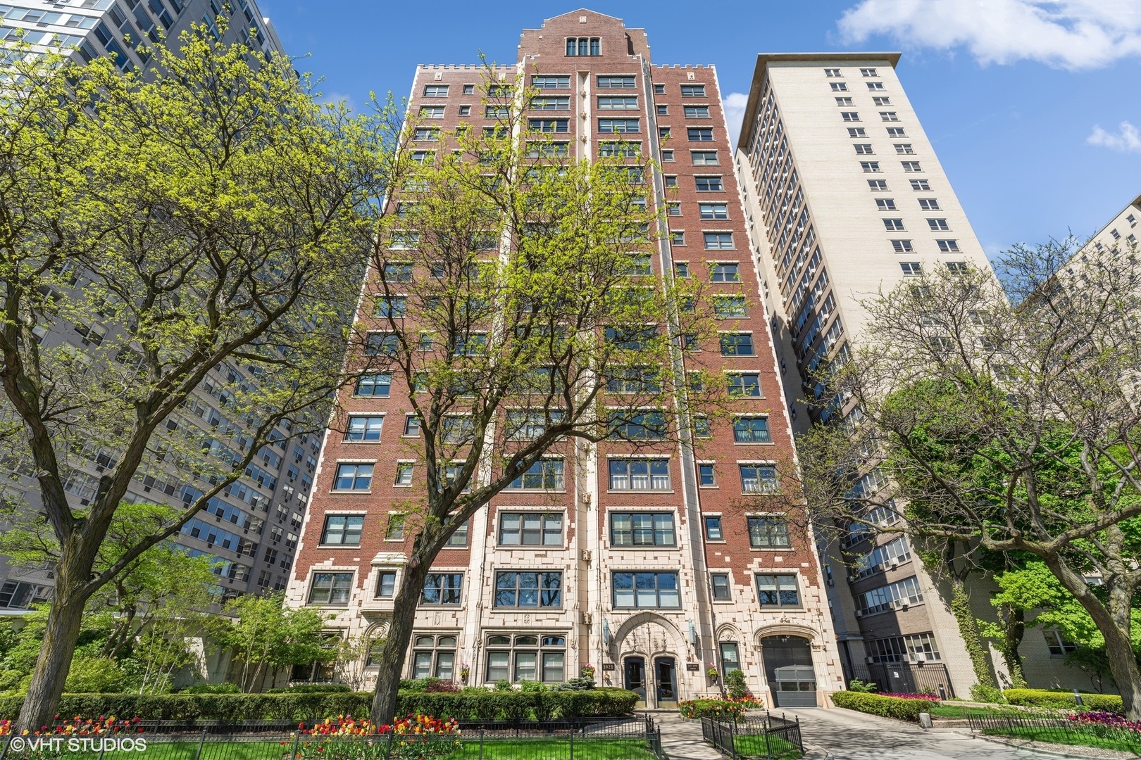 3920 N LAKE SHORE Drive Unit: 4N