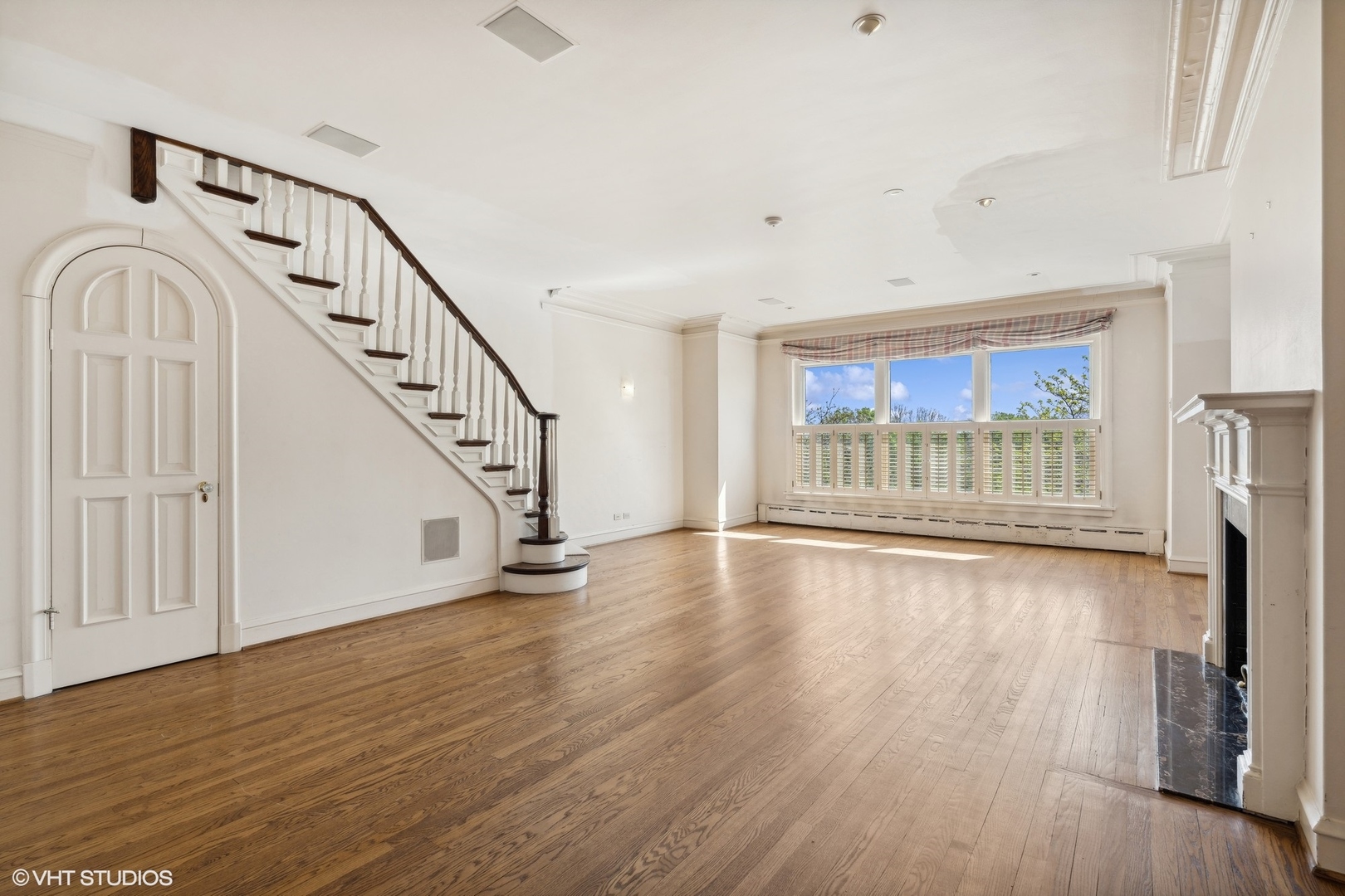 3920 N LAKE SHORE Drive Unit: 4N