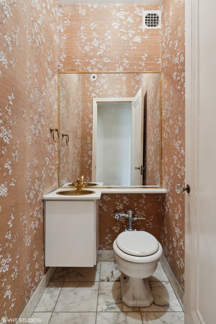 3920 N LAKE SHORE Drive Unit: 4N