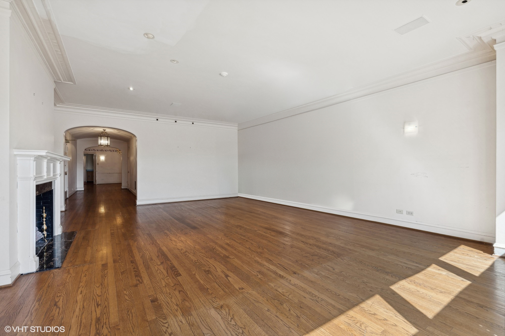 3920 N LAKE SHORE Drive Unit: 4N