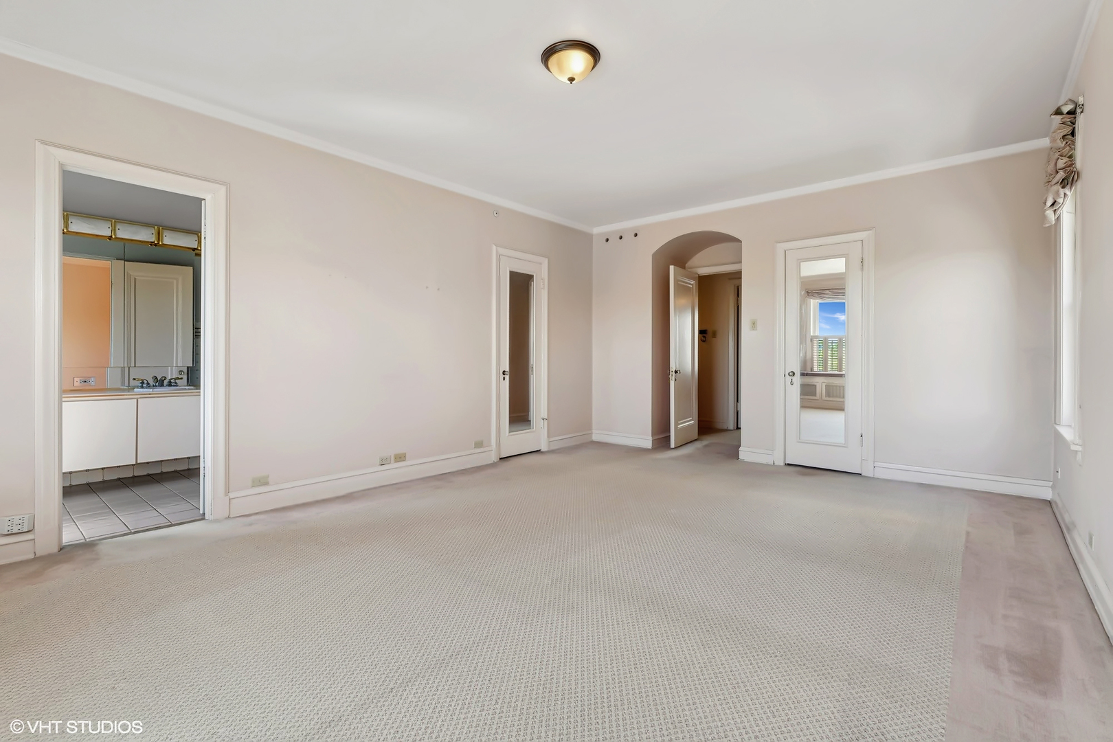 3920 N LAKE SHORE Drive Unit: 4N