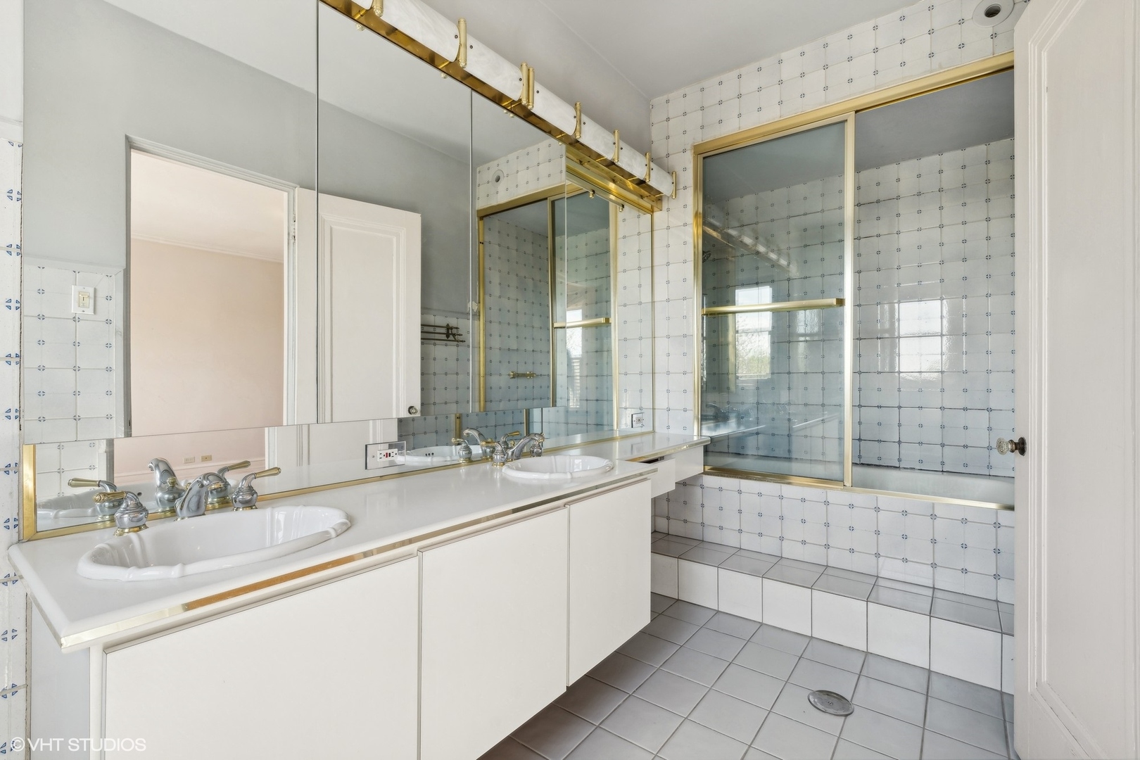 3920 N LAKE SHORE Drive Unit: 4N