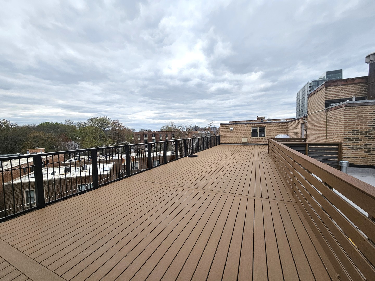 2250 N Lincoln Avenue Unit: 210