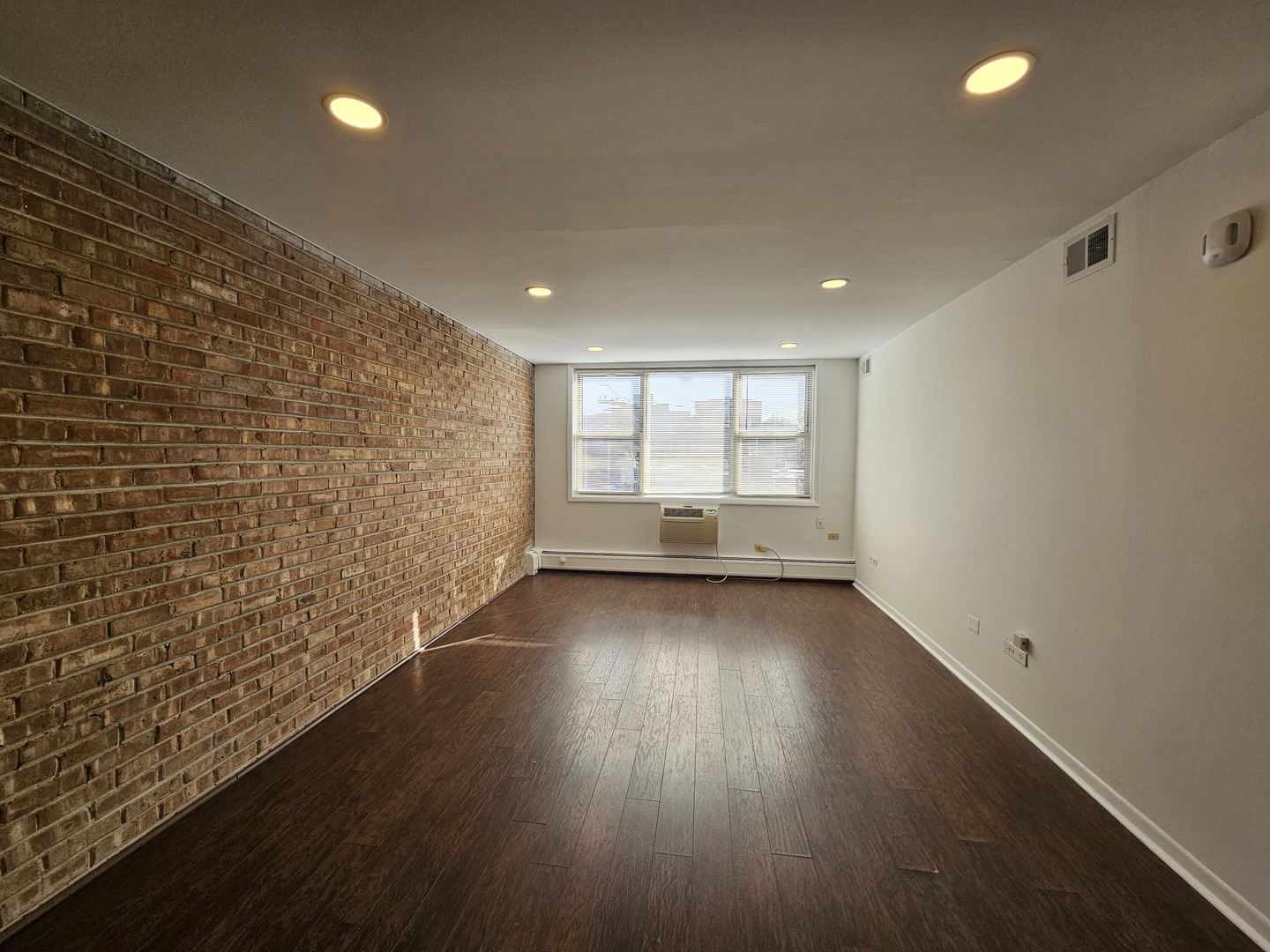 2250 N Lincoln Avenue Unit: 210