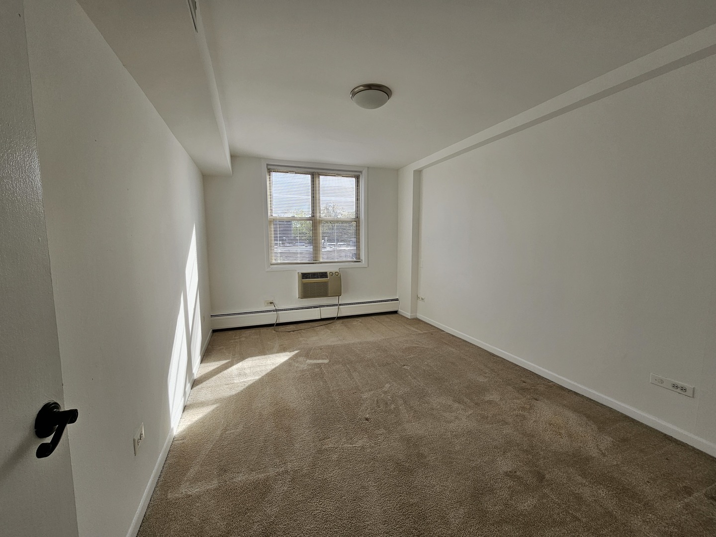 2250 N Lincoln Avenue Unit: 210