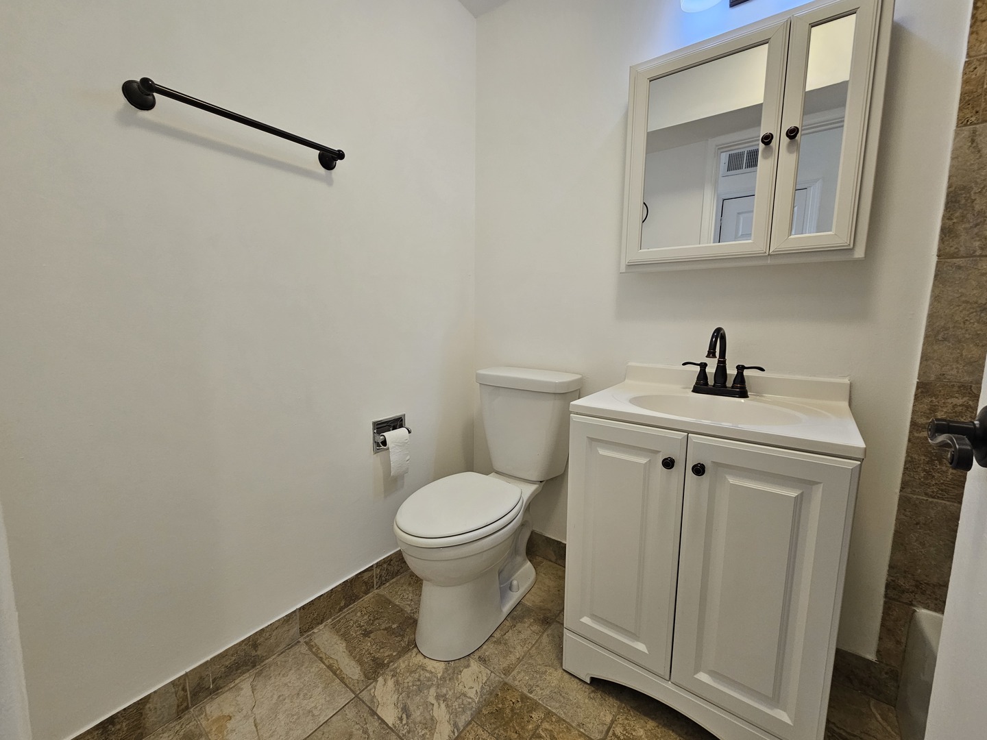 2250 N Lincoln Avenue Unit: 210