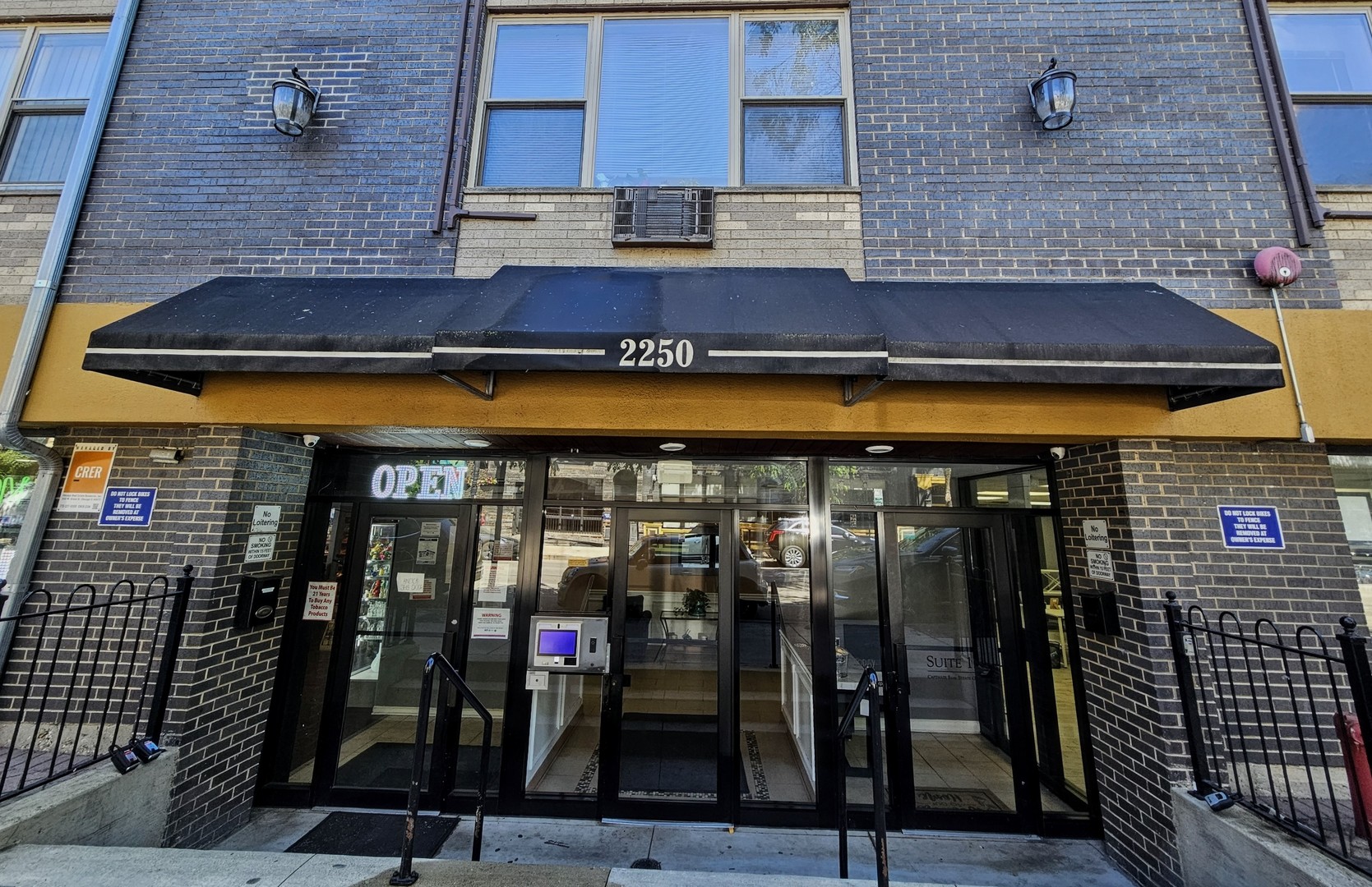 2250 N Lincoln Avenue Unit: 210