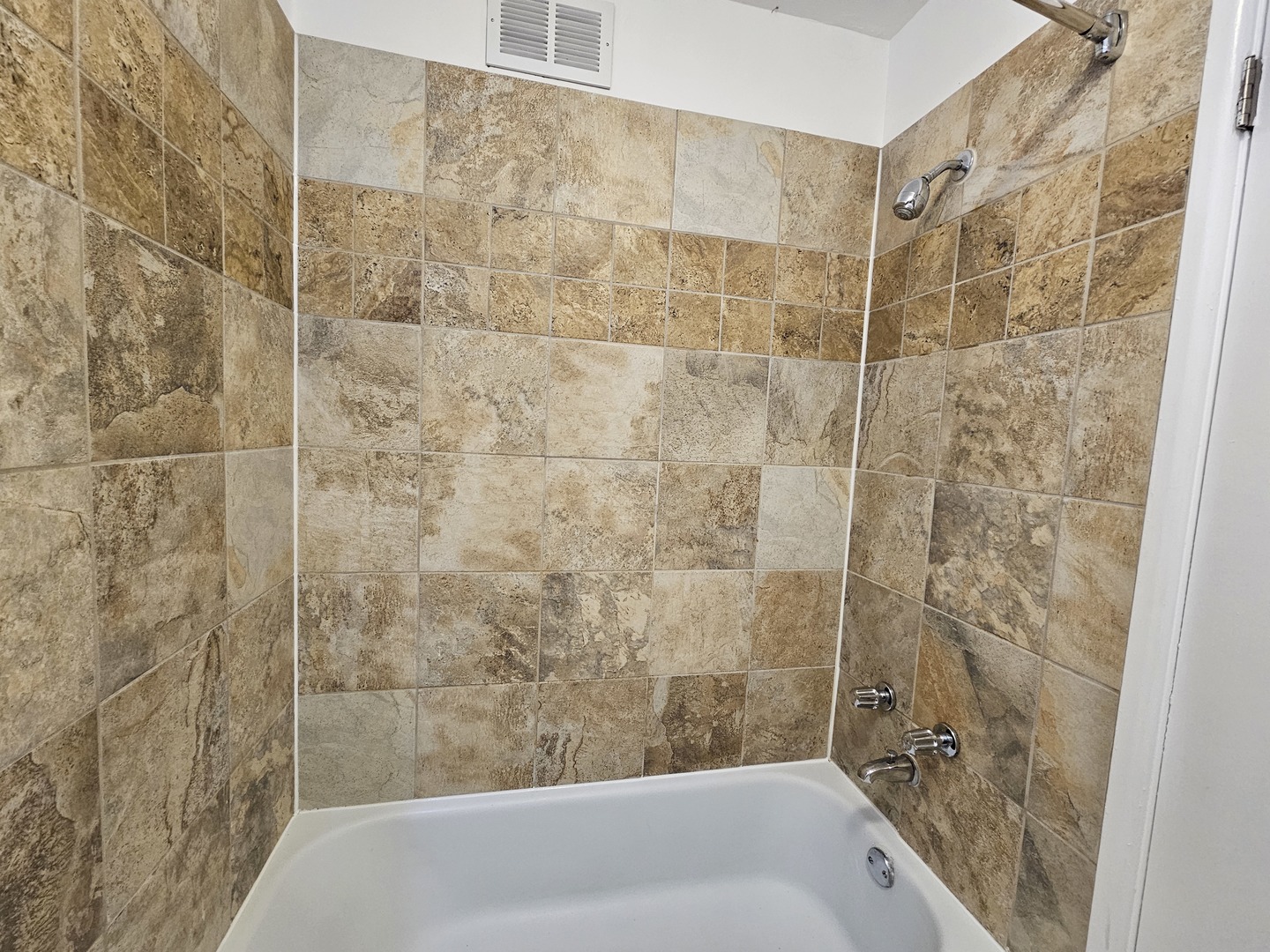 2250 N Lincoln Avenue Unit: 210