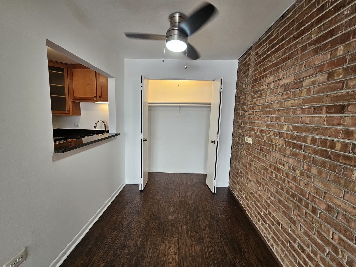 2250 N Lincoln Avenue Unit: 210