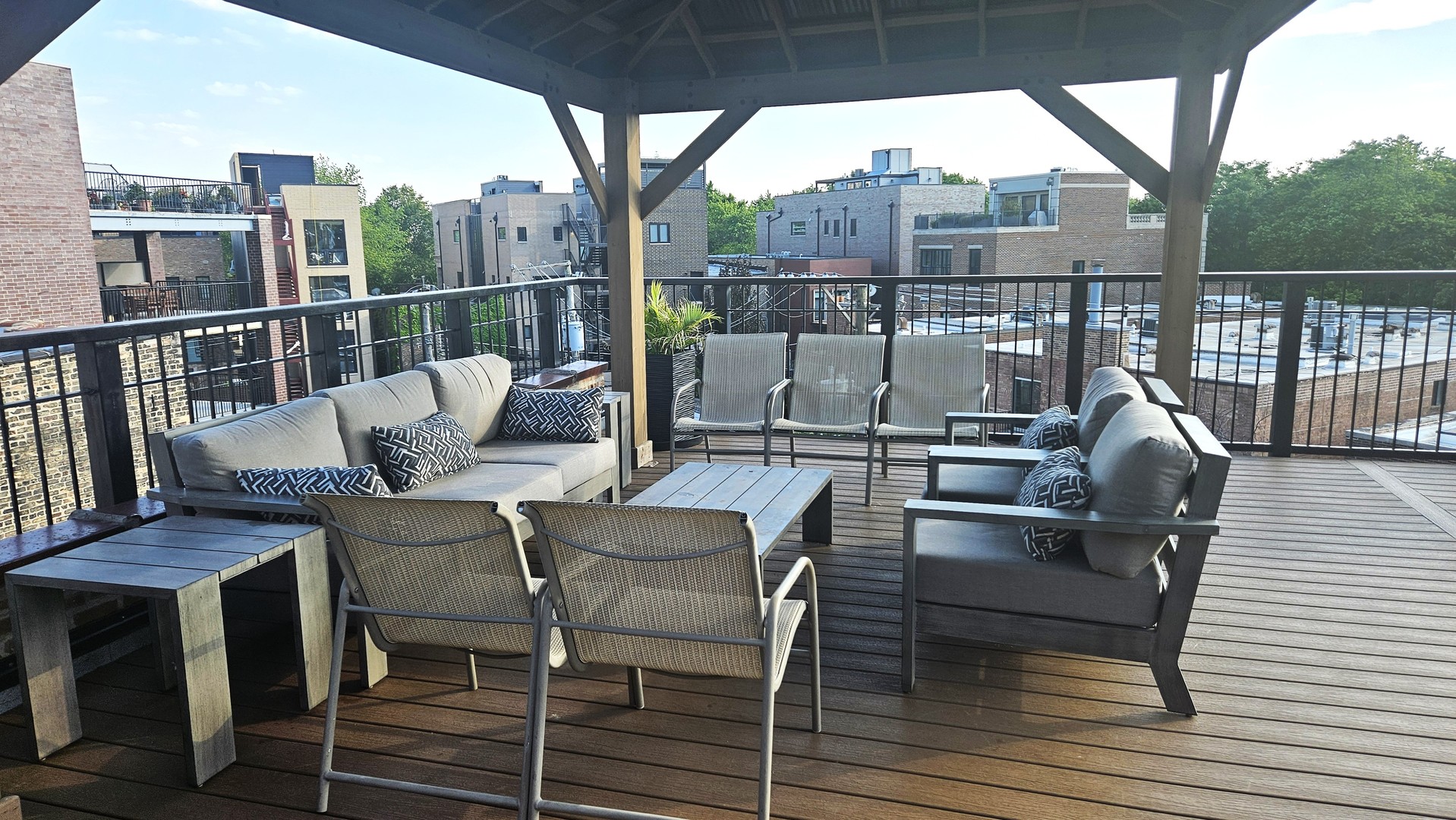 2250 N Lincoln Avenue Unit: 210